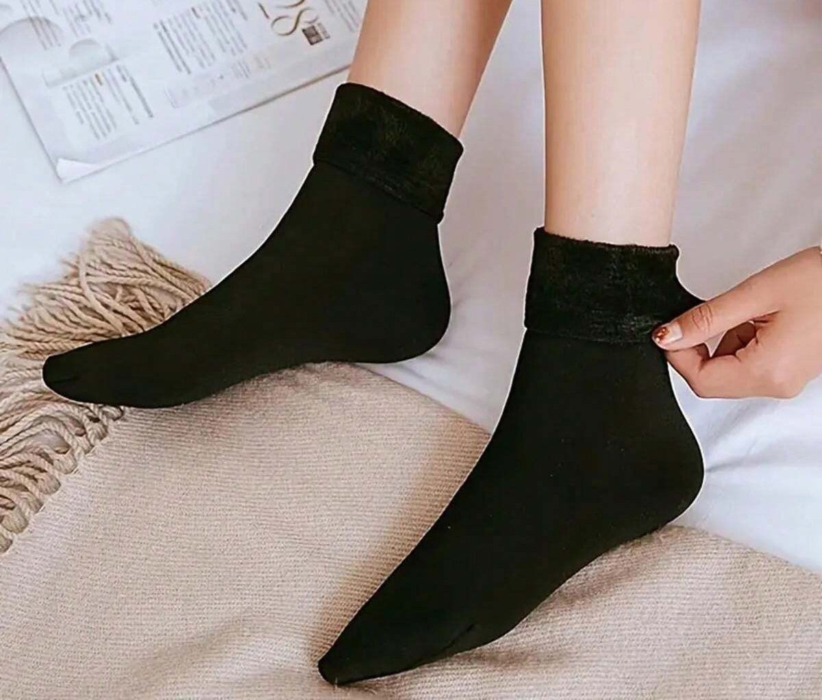 2 Pairs of Black Women's Warm Fleece-Lined Winter Socks